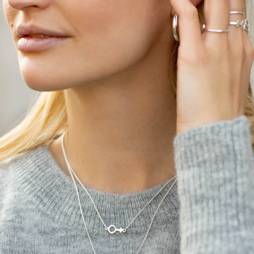 silverhalsband_kvinnoteck_1.webp Clearance Faith Silverhalsband kvinnotecken