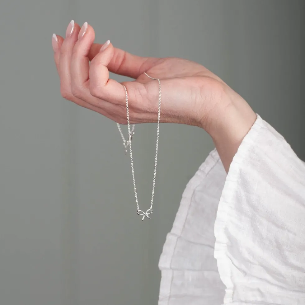 silverhalsband_liten_rose_1.webp Best Faith Silverhalsband liten rosett