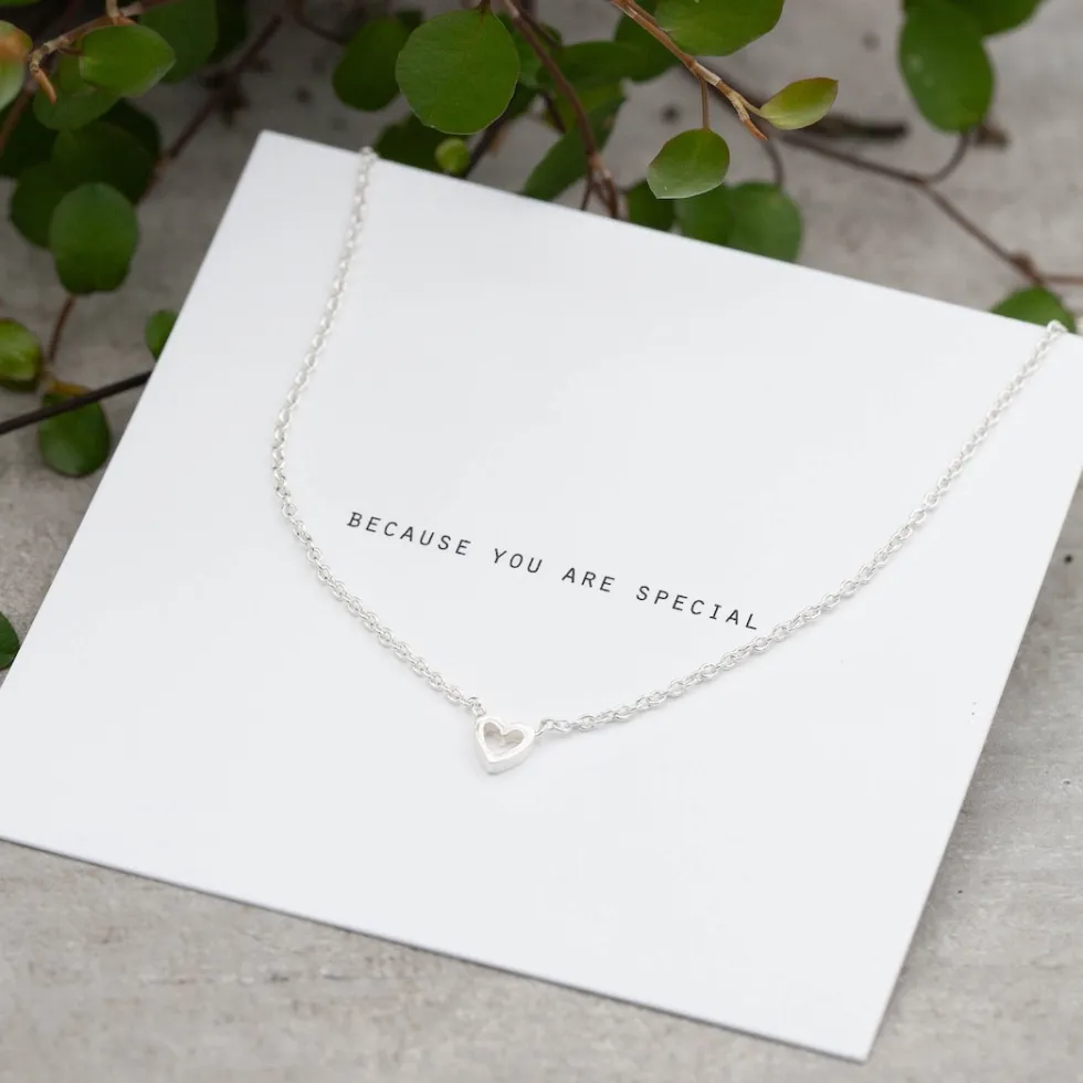 silverhalsband_minihjrta_1.webp Outlet Faith Silverhalsband minihjärta