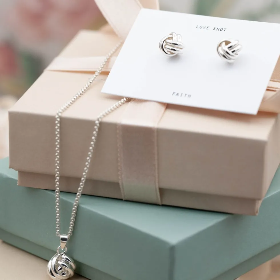 silverhalsband_rund_krlek_3.webp Fashion Faith Silverhalsband rund kärleksknut