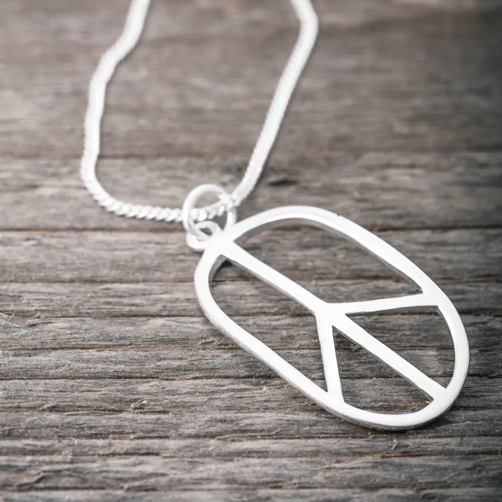 silverhalsband_stort_peac_1.webp Fashion Faith Silverhalsband stort peace