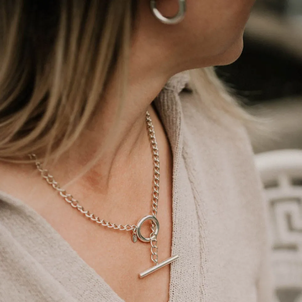 silverhalsband_tbar_1.webp Best Faith Silverhalsband T-bar