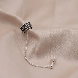 Outlet Faith Silverörhänge ear cuff oxiderad med kedja