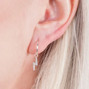 Discount Faith Silverörhängen creoler med blixt
