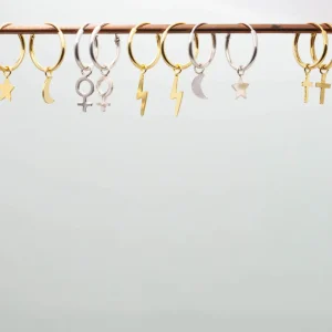 Discount Faith Silverörhängen creoler med stjärna/måne