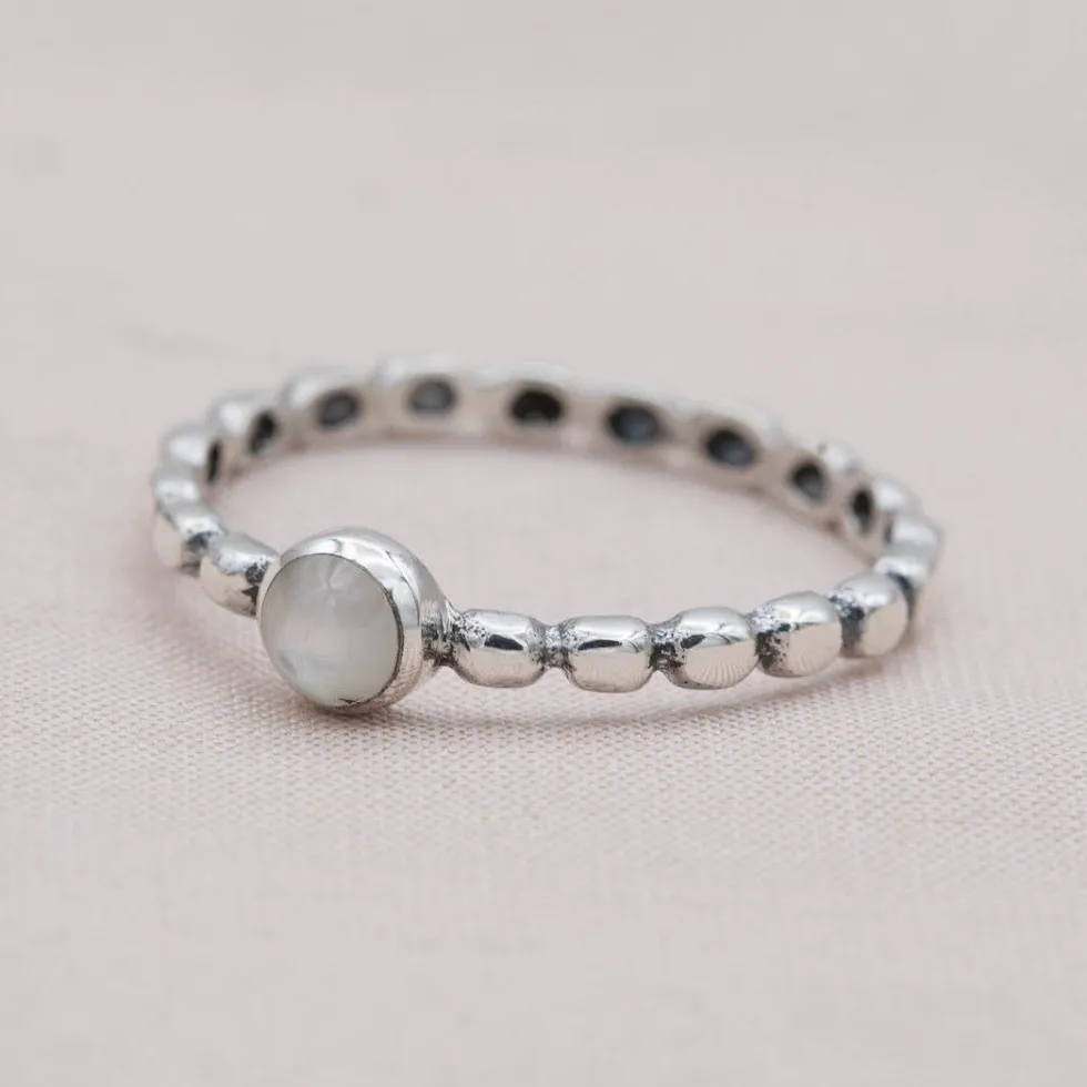 silverring_m_vit_mnsten_0.webp Hot Faith Silverring m vit månsten