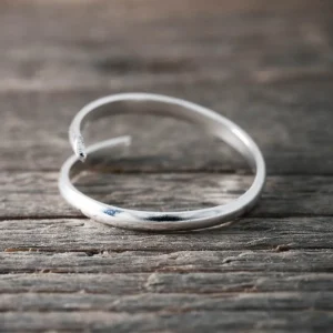Outlet Faith Silverring tunn omlott