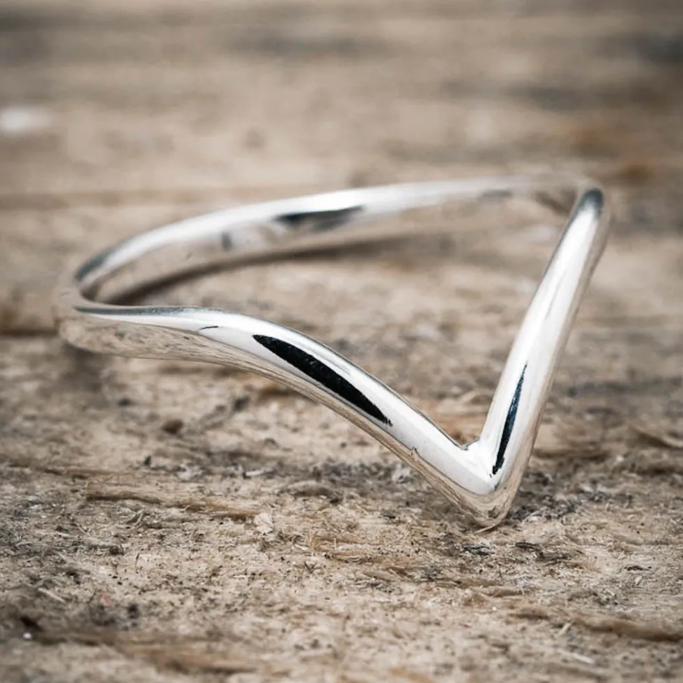 silverring_vformad_tunn_1.webp Sale Faith Silverring V-formad tunn